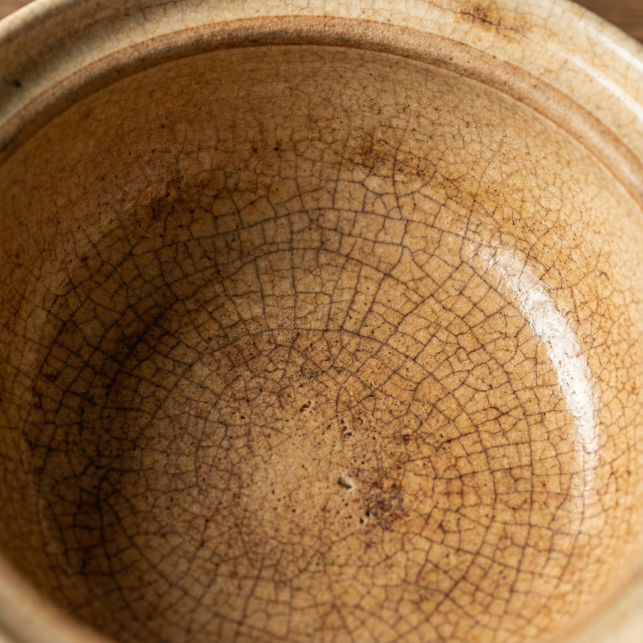 Close-up illustration of fine kannyu surface cracks on a well-used donabe