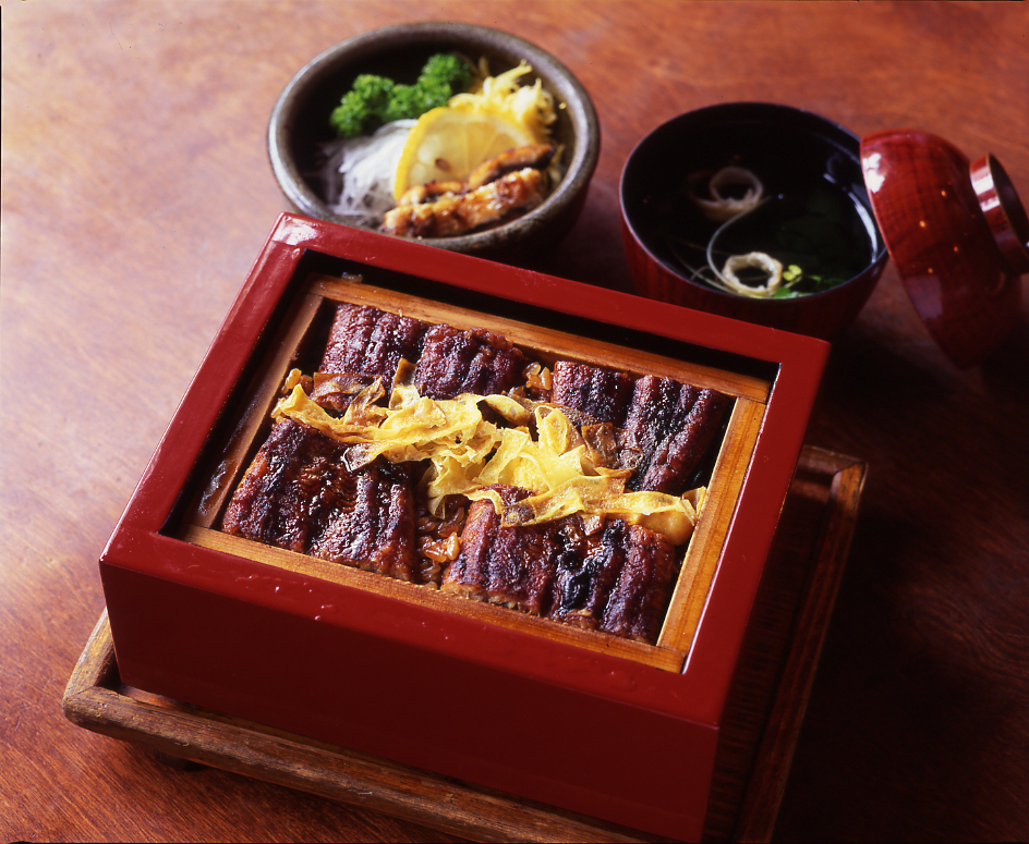 The Yanagawa specialty unagi no seiro mushi with steam rising hot from the seiro
