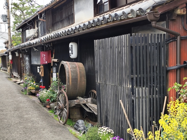 The sawtooth townscape of Kuroe, production center of Kishu lacquerware
