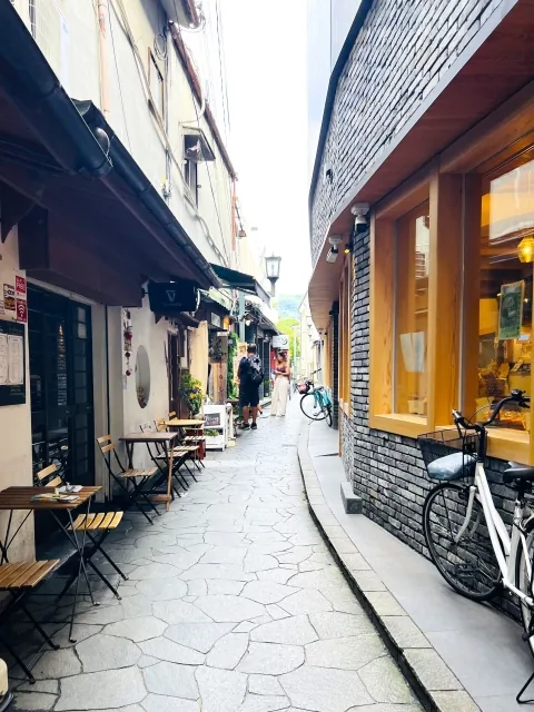 風情ある町家が並ぶ「ならまち」のレトロな風景画像
